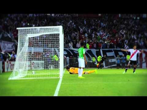 Apertura de la pantalla del Monumental en la Recopa