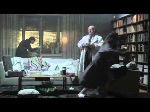 Guarda video SPOT IKEA 2011 : a dicembre 2010 con i nostri cani abbiamo collaborato con la Mercurio Cinematografica alla realizzazione del nuovo spot pubblicitario IKEA..Presenti nel video il nasone EROS "Vom Hochstadter" (per gli amici Rossano, il nostro stallone di