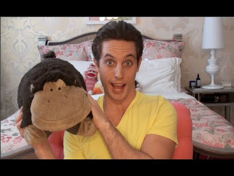 beauty guru - Tweet This Video Here! I may Tweet back http://clicktotweet.com/8E2v9 I Make Funny Short Films In This One I Improv A Parody Video Of Beauty Gurus On YouTube...