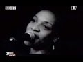 un track live de jean louis aubert, univers avec en chant de background helene et c�lia faussart (les nubians).