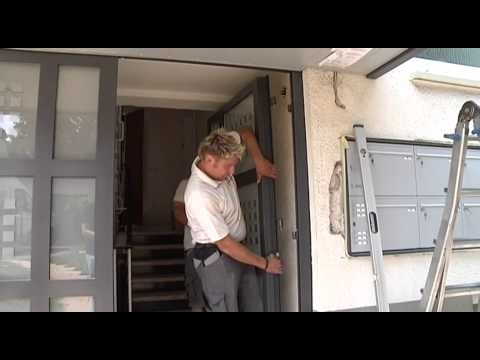 Lieber.gleich.richtig - Montage Haustüre mit Überschubvordach und Briefkastenanlage