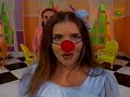 Gracias a los genios de la botella (AXE BAHIA) se descubre que Maria Buenita es en realidad la hermana perdida de Maria Malita