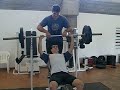 Moro haciendo banca inclinada Moro haciendo banca inclinada