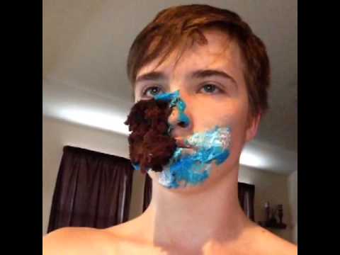 how to properly eat a cupcake vine