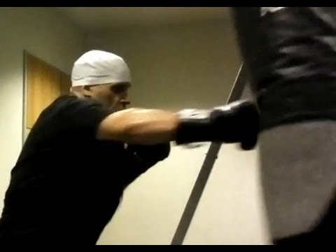 how to properly work a heavy bag