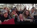 One Direction - Warum die Fans stundenlang vor der Halle warten | BAMBI 2012 | ARD