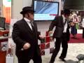 Video from Tom Peters (@maxitoricardo): Creatures from the ALA Exhibits 2009 http://bit.ly/B8o2p