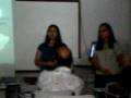 Lu e Polys apresentando monografia