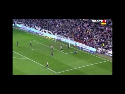 Xavi Hernandez 2009/2010: the best midfielder in the world Xavi Hernandez 2009/2010: the best midfielder in the world