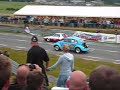 course d'acceleration � l'european bugin 2007 � chimay entre une cox bleue nomm�e four play et un dragster rouge