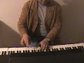 aqui estoy yo en el piano, inentandotoca esta pieza