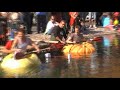 Kürbispaddeln während des Kürbisfestes 2011