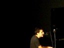 הופעה באייקון , אוקטובר 2008.סינמטק, תל אביב.קוסטה קפלן- שירה, גיטרה, פסנתר.אודי בונס - בס.סליחה על איכות השירה- ככה זה היה גם בהופעה.סתיו בן שחר - תופים. (לא מופיע כאן)