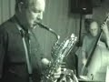 Jazz sessie op de dinsdagavond o.l.v Diederik Idema jazz piano,Hans Bosch alt saxofoon, Elfa Zulham Syah , Bert van Erk contrabas.Ja het is lawaaig,rokerig en sfeervol. Diederik heeft dan ook vaak zijn handen vol om iedereen die aan de sessie mee wil doen op zijn plek te krijgen. Ik noem hem dan ook de OPPERSTALMEESTEROm mee te spelen moet je als muzikant op zijn minst de standaards kennen.In het publiek zitten,vaak DE ECHTE rock en roll muzikanten.WEGENS GELUID OVERLAST IS DE DEUR DICHT EN DE GASTHEER MOET WEL EENS INGRIJPEN, WANT DE BOETES IN 