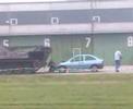 Panzer im Stra�enverkehr Tank crushing Car zerst�ren crash