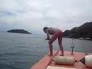 NAHNAH PULANDO DO BARCO NA ILHA DO AQUARIO NATURAL EM PARATY.7 METROS DE PROFUNDIDADE,E UM CORAL LINDO CHEIO DE PEIXINHOS: ELA É LOUUUUCA!RS* 