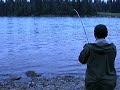 クレオールアラスカ6月 キーナイ・キング サーモン ツアー 2009年 実際の映像。 このところの一週間以上、地元アラスカの名門フィッシングロッジでも、 誰も キーナイ・キング を キャッチ 出来ない で いるなか、 唯一キャッチしたのが、 人生 初 の 海外 釣行 にして、 もちろん キーナイ・キング サ－モン 初 挑戦 ！ のツアー参加者 「田島さん」 。 史上最悪 と言われる 今年の キングサーモン の 遡上状況のなか、 掛けた キーナイ・キング サ－モン は、 一日 数時間の釣り でも、5日間で 十数匹 以上！！！ コレがどう言う事なのか？は、知ってる方ホド・・・信じられないンじゃあないでしょうか？ 地元 アラスカの釣り とは 一切 異なったフライパターン や ラインシステム は、 いつも言っているように、 あすからでも手軽に行けるオフシーズン 日本の管理釣り場 で、 ソコでしか通用しないような、釣り方では無く、 楽しみながら 構築 していく ・やり方・ で、培ってきたモノ。 芦ノ湖、丸沼などはもとより、中禅寺湖、阿寒湖など、 北海道などでの 鮭釣り も含め、日本国内はおろか、 アラスカ の スティールヘッド や サーモン にまで、 効果のほど は、 事実 のとおり。 シッカリとした・準備・さえ、キチンと有れば・・・ 生涯 忘れる事のない 思い出 も作れます。 デカい魚≒単純な釣り じゃあナクって、 ライズを狙うマッチザハッチの釣り以上に、恐ろしく繊細で、 微妙な点も兼ね合わせている ・・・ まさに 究極 の フライフィッシング 。 フライひとつ、フックやスレッドなどの身近な小物に始まって、 装備品に至るまで、卓越した専門知識をもって、 厳選してお届けする 東京のフライショップ 『クレオール』 では、 日本国内の渓流、湖、海のフライフィッシングから、 アラスカの <b>...</b>