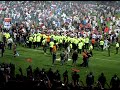 Supporters lyonnais envahissent la pelouse de Gerland