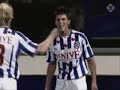 volledige naam klaas jan huntelaar 
bijnaam the hunter, tenderfoot, hunt'ler, doelpuntelaar 
geboortedatum 12 augustus 1983 
geboorteplaats voor-drempt , nederland 
lengte 186 cm 
gewicht 78 kg 
geschiedenis
huntelaar begon zijn voetballoopbaan bij de lokale voetbalvereniging h&k in zijn woonplaats hummelo (in 2003 gefuseerd met drempt vooruit tot hc'03). na advies van psv- scout jeroen karssies begon hij met een jeugdopleiding bij de graafschap. in 2000 verhuisde hij naar de jeugdopleiding van psv, waar hij in de jeugdcompetitie van de nationale a-jeugd veelvuldig scoorde en als een zeer groot talent te boek stond. uiteindelijk zou hij slechts ��n keer aan spelen toekomen in het eerste elftal van psv, op 23 november 2002 in de wedstrijd rbc roosendaal - psv (0-3) viel hij na 76 minuten in voor mateja ke?man. de spits werd voor een half seizoen verhuurd aan de graafschap. het jaar daarna werd huntelaar verhuurd aan agovv apeldoorn. daar maakte hij naam en faam door met 26 doelpunten topscorer van de eerste divisie te worden. psv bood hem de optie om een nieuw contract te tekenen, om hem voor het volgende seizoen opnieuw te kunnen uitlenen. huntelaar zag niets in deze constructie en tekende een contract bij sc heerenveen. trainer guus hiddink vond huntelaar overigens te licht voor de echte top. vanaf 1 juli 2004 speelde huntelaar bij heerenveen, waar hij in 46 competitiewedstrijden 33 keer scoorde. sinds januari 2006 speelt hij zijn wedstrijden voor ajax. in het seizoen 2005/2006 scoorde hij in een geheel seizoen met europacups en jeugd-interlands meegerekend, in totaal 54 keer waardoor hij 2e staat op de ranglijst van nederlandse topschutters in de afgelopen 50 jaar.
nationaal elftal
huntelaar heeft voor jong oranje gespeeld waar hij de topscorer allertijden is met 18 doelpunten en het europees kampioenschap voetbal onder 21 van 2006 won. hij heeft op dit moment negen interlands voor het nederlands elftal gespeeld, waarin hij 3 keer scoorde. op 21 april 2006 werd hij door bondscoach marco van basten op de voorlopige lijst van 33 spelers voor het wereldkampioenschap voetbal 2006 in duitsland geplaatst. op 14 mei 2006 bleek hij een van de afvallers te zijn. spitsen dirk kuijt, ruud van nistelrooy en jan vennegoor of hesselink mochten wel mee. op 16 augustus maakte hij echter zijn debuut in een vriendschappelijke wedstrijd tegen ierland (die nederland won met 4-0). hierbij gaf huntelaar 2 assists en scoorde hij zelf ook twee keer. de laatste keer dat een debutant van oranje twee keer scoorde was dick nanninga in 1978. op 17 oktober 2007 maakte huntelaar in het ek-kwalificatieduel met sloveni� (2-0) het tweede doelpunt op aangeven van voormalig teamgenoot ryan babel.
de achterhoeker tekende in december 2005 voor ajax. even leek de transfer alsnog af te ketsen, maar na onderhandeling werd er uiteindelijk overeenstemming bereikt over de transfersom, die uiteindelijk 9,5 miljoen euro zou bedragen. hij begon met de eerste training op 8 januari 2006, waardoor huntelaar het record van 19 competitie-doelpunten per seizoen van sc heerenveen net mis liep. bij ajax veroverde huntelaar meteen een basisplaats als spits en scoorde hij enkele beslissende doelpunten. in het totaal maakte huntelaar in dat seizoen 33 treffers. hiermee was hij de onbetwiste topscorer van het seizoen, was hij de 17e speler die 30 of meer goals in een seizoen maakt en bereikte hij daarmee de top tien van spelers met de meeste doelpunten in ��n seizoen. ook maakte hij zijn bijnaam 
