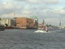 auf der Elbe unterwegs nach hamburg