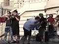 Lucabrassi en La Calle no Calla (Tema \"Extravagancia\")
