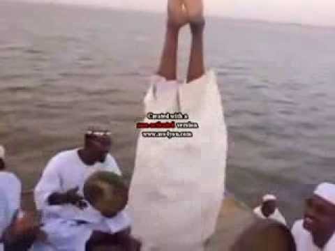 المخنثين - صوفية السودان (المخنثين) - رقص وزغاريد بحضور شيخهم البرعي.