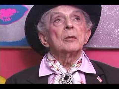 Quentin Crisp - Morning routine at 90