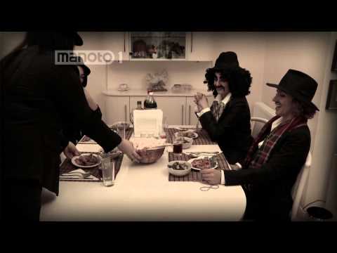 sham - www.manoto1.com در شب اول مهمان شبنم هستیم. شبنم خانم رو حتما در برنامه ی دکتر کپی دیدید. این خانم گزارشگر تا به حال تجربه ی آشپزی نداشته. خیلی هم...