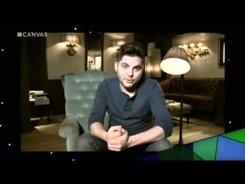 jeroen meus - Bart Peeters nodigt elke maandag de drie beste vrienden van een zogezegd overleden BV. Aan de hand van een videotestament vullen de vrienden en Peeters de be...