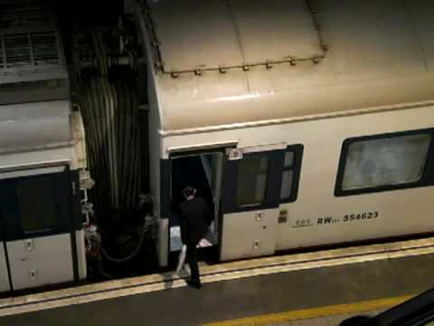 京港直通車 ( T98次 ) 列車開門