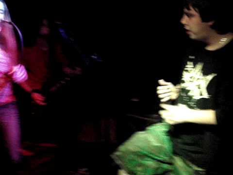 Pressure Wave - Pressure wave feat. řev Macheta (Maty)