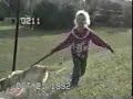 Los niños y sus animalillos hacen cosas graciosas