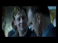 director: nikolaj arcel.
guionistas: nikolaj arcel, rasmus heisterberg.
actores: anders w. berthelsen (ulrik torp, periodista), s�ren pilmark (erik dreier jensen), nastja arcel (lone kjeldsen), nicolas bro (henrik moll), lars mikkelsen (peter schou), ulf pilgaard (gunnar torp), jesper langberg (aksel bruun).

a solo una semana de las elecciones generales danesas el partido llamado a ganarlas pierde en un accidente de tr�fico a su cabeza de partido. una lucha tit�nica se desata entre los dos posibles sucesores, lone kjeldsen y erik dreier, ya que su sucesor se convertir� sin lugar a dudas en el futuro presidente de la naci�n. mientras tanto en la redacci�n del prestigioso peri�dico dagbladet, a ulrik torp que lleva trabajando all� solo cuatro meses y medio, se le asciende a corresponsal del parlamento. al principio duda, ya que cree que solo le han dado la oportunidad porque es el hijo del antiguo ministro de justicia. sin embargo cuando su primer art�culo sobre un desfalco efectuado posiblemente por el marido de lone kjeldsen, aparece en portada, se convence de su talento period�stico. aunque �por qu� un remitente an�nimo empieza a enviarle informaci�n para desprestigiar al marido de lone? �o por qu� incluso desde la redacci�n de su peri�dico se le anima a publicar esa informaci�n sin comprobarla debidamente? pronto descubrir� con la ayuda de henrik moll, un periodista aut�nomo los trapicheos, manipulaciones y los juegos de poder llevados a cabo por un pol�tico y su spindoctor. 
un spindoctor es un periodista, jefe de prensa, etc. que trabaja para un pol�tico, su misi�n es la de desprestigiar al rival del pol�tico para qui�n trabaja, a cambio de un buen puesto o dinero. generalmente se produce entre pol�ticos de distintos partidos, aunque no necesariamente. una parte de la prensa colabora con el spindoctor, �l les proporciona jugosas noticias de esc�ndalos, a menudo exageradas o falsas, con las que consigue malograr el posible �xito de su rival sin ensuciar las manos del pol�tico para quien trabaja, los periodistas que colaboran a su vez consiguen prestigio profesional y posteriormente altos puestos. 
esta pel�cula est� basada en la novela de niels krause-kj�r. que trabaj� como jefe de prensa del partido conservador dan�s venstre y que tambi�n fue spindoctor del mismo partido.
esta pel�cula no ha sido estrenada en ning�n pa�s de habla hispana, ni tampoco se encuentra disponible en castellano, aunque s� la podr�is encontrar en ingl�s. francamente os la recomiendo.