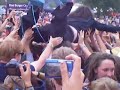 Ross Noble at Latitude 2008, Surfing away from vegetarians