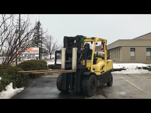 2016 Hyster 12000 lb heavy-duty forklift- Fully refurbished in Other Business & Industrial in City of Toronto