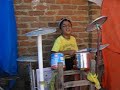 QUEM NÃO TEM BATERIA...IMPROVISA!