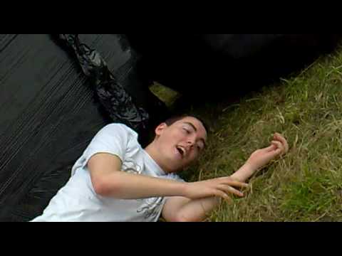 TRIPPING - Salvia trip in a field. This is me tripping of salvia, my 2nd ever trip. If your gonna do salvia minght aswell do it good! get a nice big load and hold it in...
