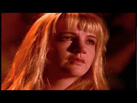 Xena sings for Gabrielle (Bittersuite)