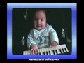 Smesno-Beba-svira-u-