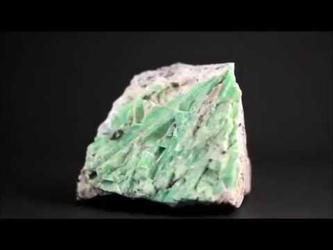エメラルド(翠玉) / 中国産|天然石 通販 キラリ石の鉱物解説 エメラルド(翠玉) / 中国産|天然石 通販 キラリ石の鉱物解説