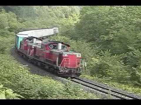 常紋峠を行くDD51重連