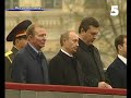 иногда самые обычные бытовые ситуации открывают внутренний мир человека и как правило чем тривиальней ситуация, тем получаемый эффект получается ярче. как например в этой ситуации мы видим разницу между ВВ Путиным и Д Медведевым. оставляю за зрителем право делать соответствущие выводы или просто получить удовольствие от просмотра.
