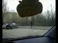 Cu mașina pe trotuar