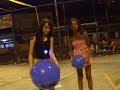 Gabi e Nathy brincando de bola Gabi e Nathy brincando de bola