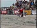Esse cara brinca de moto