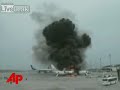 Explota avion de pasajeros en China
