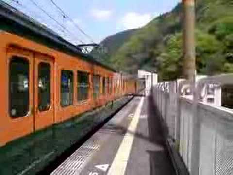 嵯峨野線　１１３系　快速　保津峡駅通過
