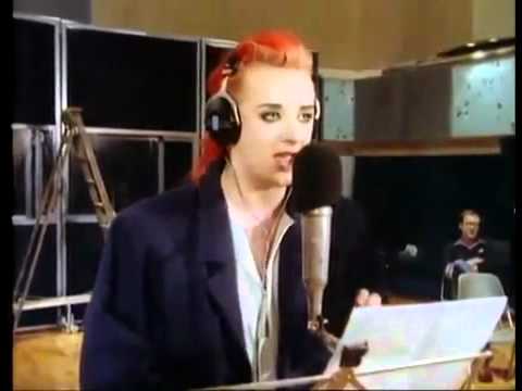 Band Aid - Feed The World ( Do They Know It's Christmas?) 