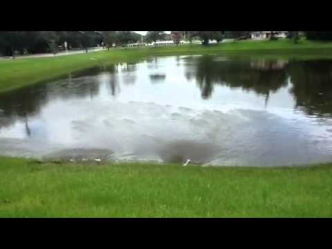 how to sinkholes form