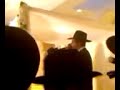 Yaakov Shwekey singing at a chuppa